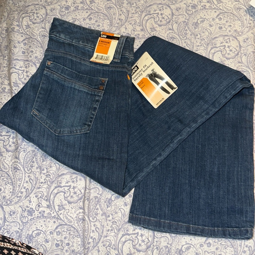 NWT Lee Size 6 Contour Fit Barely Bootcut Jeans!!
